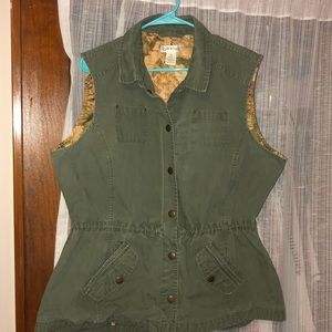 Like new Orvis olive green vest